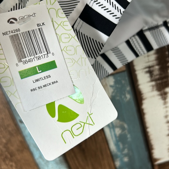 Large black and white lightly padded swim top - Picture 7 of 9